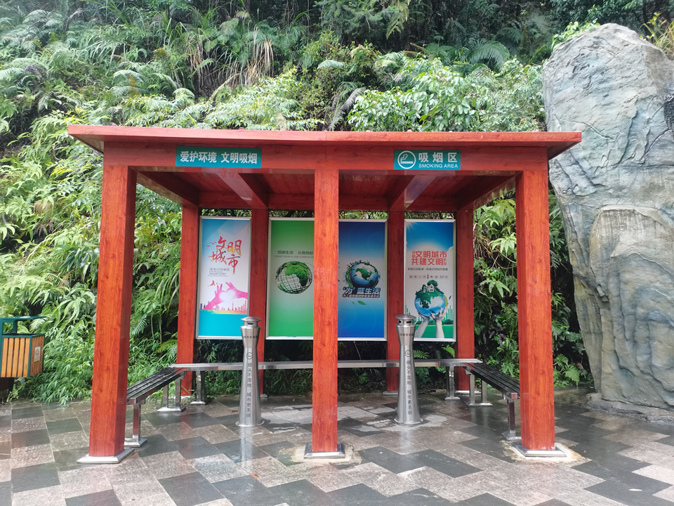 吸煙亭制作的時(shí)候該怎樣設(shè)計(jì)——【巨匠標(biāo)識(shí)，標(biāo)識(shí)制作廠家】