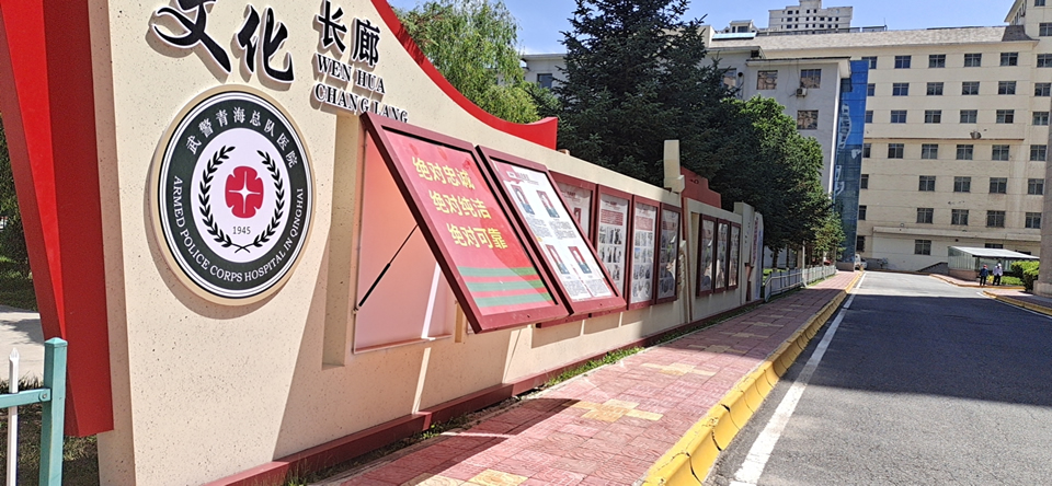 上墻宣傳欄框架設(shè)計(jì)有哪些風(fēng)格特點(diǎn)？——【巨匠標(biāo)識(shí)，標(biāo)識(shí)制作廠家】